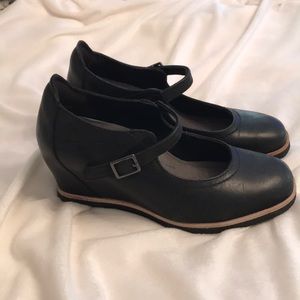 Wedge shoes